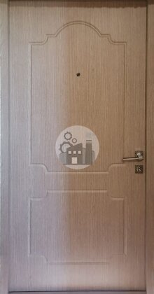 стальная дверь с внутренней отделкой светлым МДФ