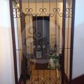 тамбурная решетчатая дверь с двумя боковыми вставками и одним замком