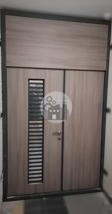 двустворчатая дверь с верхней вставкой, внутренняя отделка - МДФ