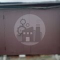 двустворчатые гаражные ворота ВРГР-1, установлены в частном доме